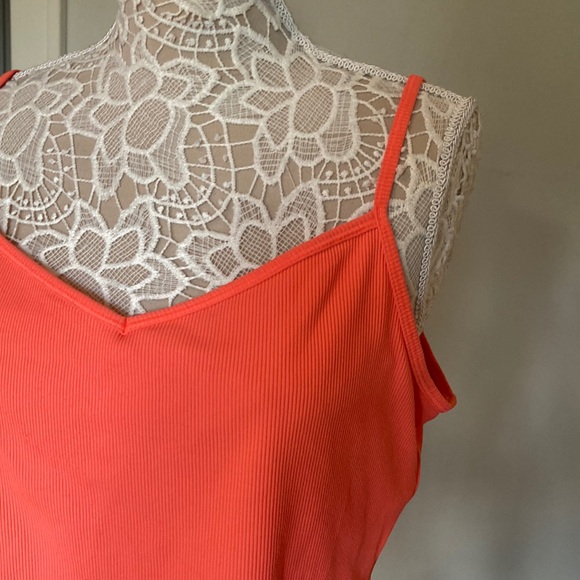 GapFit Cropped Spaghetti Strapped Tank Size XL - Picture 2 of 9